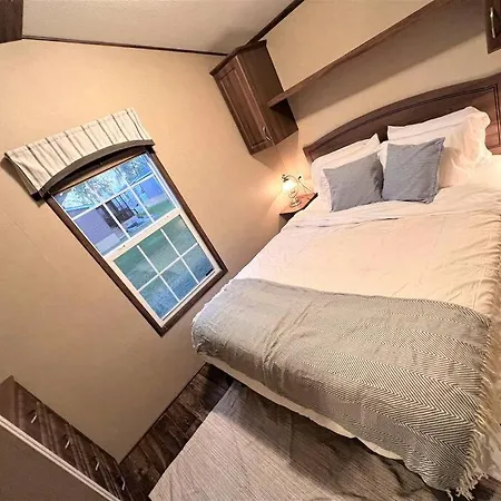 Resort Near Wineries, River, Trails! Large Pool! Niagara-on-the-Lake Exterior photo
