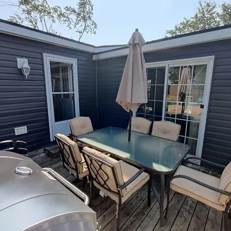 Resort Near Wineries, River, Trails! Large Pool! Niagara-on-the-Lake Exterior photo