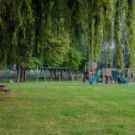 Resort Near Wineries, River, Trails! Large Pool! Niagara-on-the-Lake Exterior photo