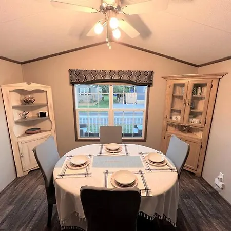 Resort Near Wineries, River, Trails! Large Pool! Niagara-on-the-Lake Exterior photo